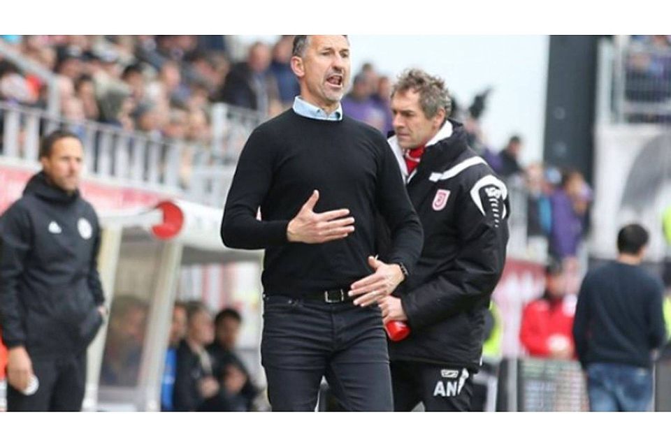 Achim Beierlorzer gibt wohl schon bald bei einem Bundesligisten als Chefcoach die Richtung vor. Foto: EIBNER/Andreas Nickl
