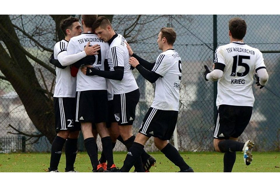 Der TSV Waldkirchen durfte über einen 2:1-Auswärtssieg in Neukirchen jubeln. F: Meier