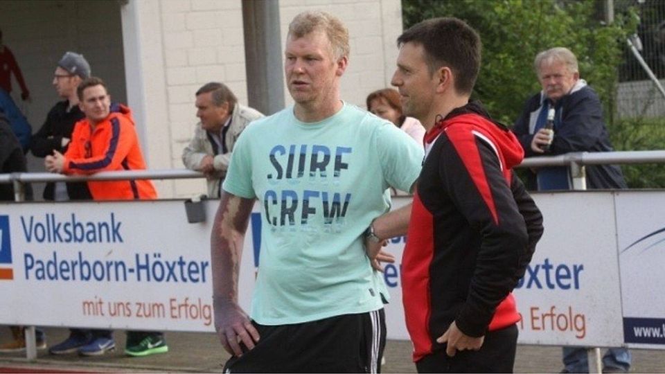 Matthias Rebmann  (links im Bild) hier im Gespräch mit Burkhard Sturm verlängert sein Vertrag beim FC PELF: Ludwig