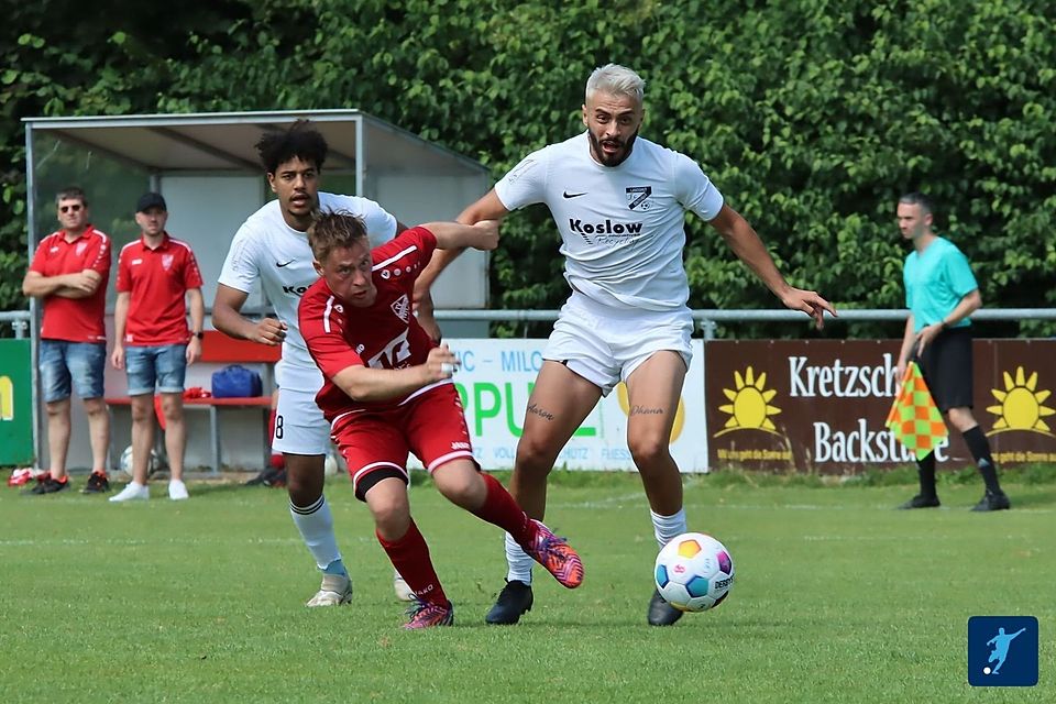 Mit 2:1 überraschte der FC Eintracht Landshut (in weiß) im Hinspiel den TV Schierling.