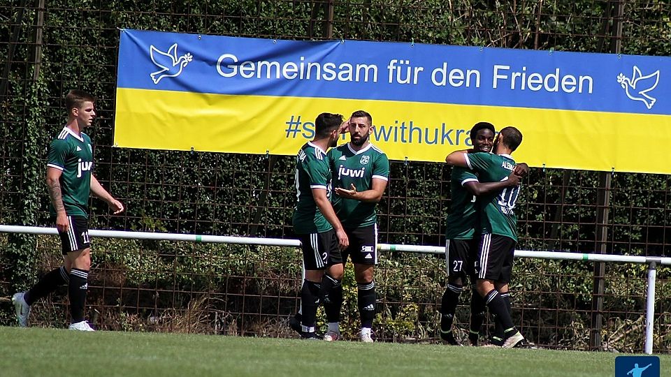 Waldalgesheim jubelt und steht nach einem 4:2 gegen Idar-Oberstein im Finale des Rhein-Nahe-Liga-Turniers.
