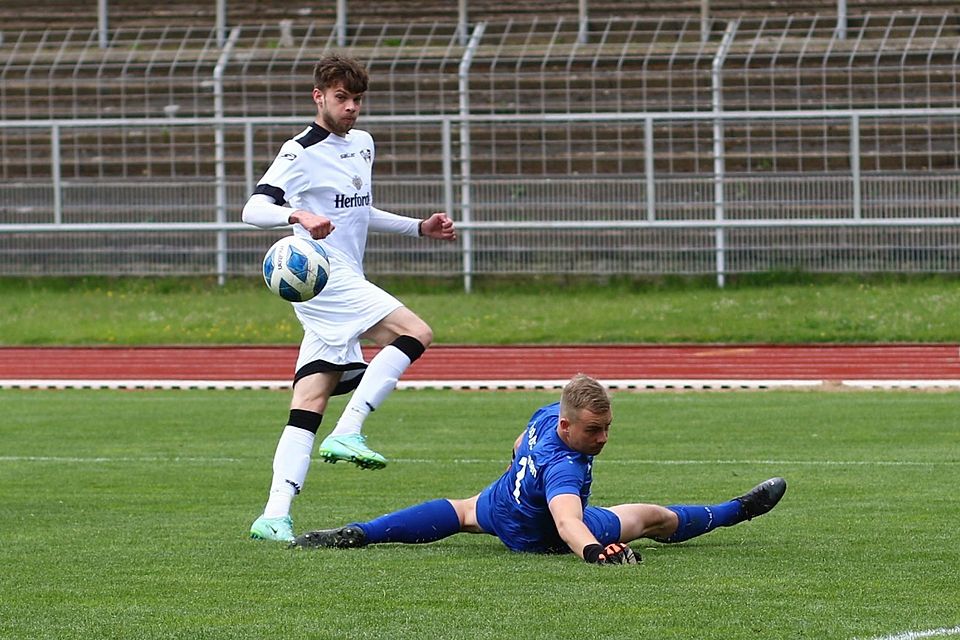 Jannik Tödtmann (l.) erzielte den letzten Treffer für den SC Herford in dieser Saison.