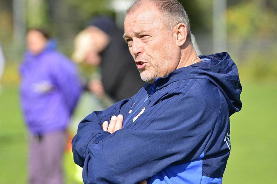 Bernd Gegenfurtner, Trainer des TSV Gräfelfing, dürfte sich über die Nachricht des Punktabzugs für den Konkurrenten im Abstiegskampf freuen. Walter Wohlrab