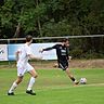 Yasin Cakir (am Ball) und die SG Hochstetten/Nußbaum, hier am Ball gegen den SV Winterbach II, gewannen diesmal das Topduell des Spielstags und führen damit weiter die Tabelle an. 