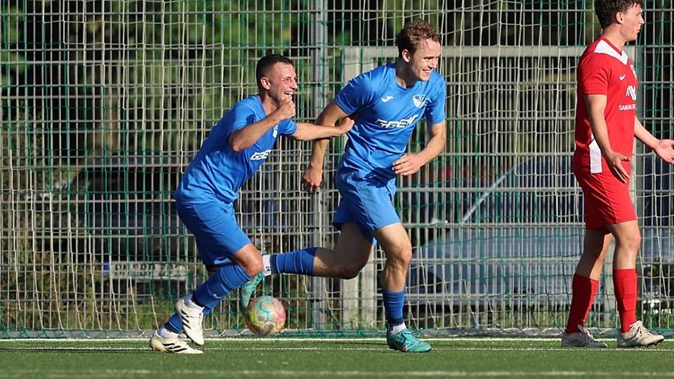 Lars Palkovitsch (rechts; hier im Relegationsspiel gegen Steinbach) war mit zwei Treffern maßgeblich am deutlichen Sieg des SC Olympia Lorsch in Geinsheim beteiligt.	Foto: Dominik Claus