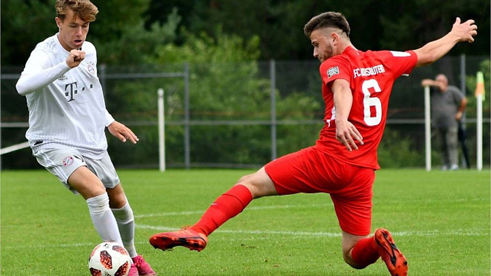 Moritz Mosandler vom FC Bayern verletzt sich und fällt Monate lang aus.  BlitzPress (wwwl.fupa.net/oberbayern)