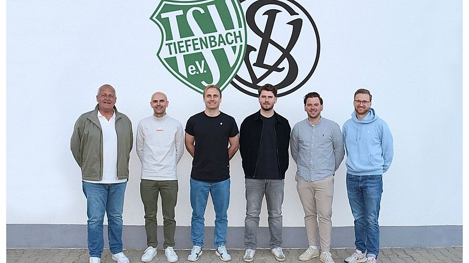 von links nach rechts: Michael Kapser (Sportleiter TSV Tiefenbach), Stefan Haas, Sebastian Lackermeier, Philip Müller, Maximilian Haas (Manager TSV Tiefenbach), Maximilian Antony (Manager TSV Tiefenbach)