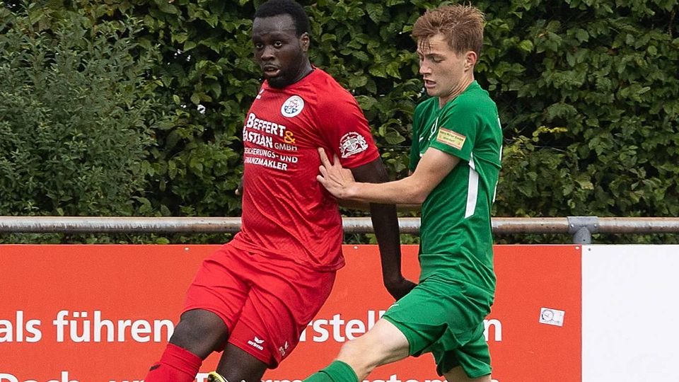 „Ein talentierter Spieler, der aber noch viel lernen muss“, sagt Trainer Peter Schmidt über Neuzugang Ziad Saibou (l.). Vor allem in der Defensivarbeit habe der 23-Jährige noch Schwächen.