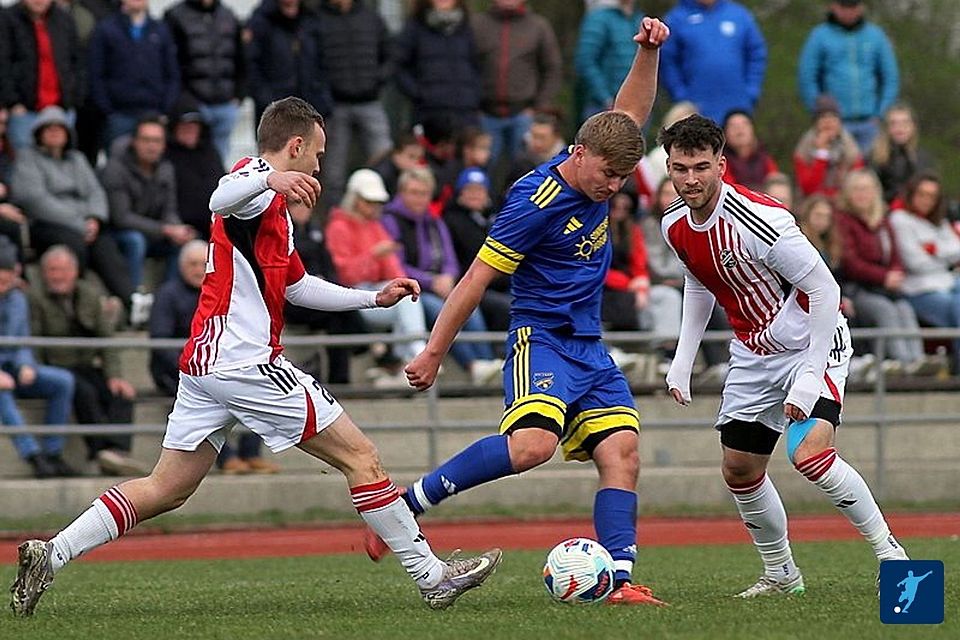 Tolle Derbykulisse in Schöllnach: 370 Zuschauer sahen einen deutlichen Sieg der Gäste aus Poppenberg.