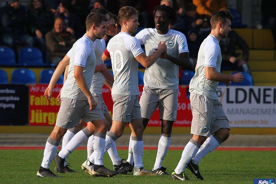 Sieg gegen den Spitzenreiter: Balthasar Sabadus (mi.) war der Matchwinner für Bogen. 