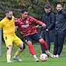 Adalbert Kuczynski (2. v.r.) und Dominik Muhr (r.) hören beim SV Hilsbach zum Saisonende auf.