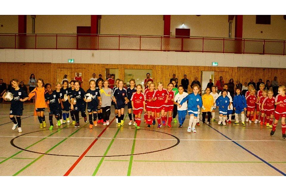 Und los!: Mädchenmannschaften beim Turnier der SG Rot-Weiß Neuenhagen  ©MOZ/Edgar Nemschok