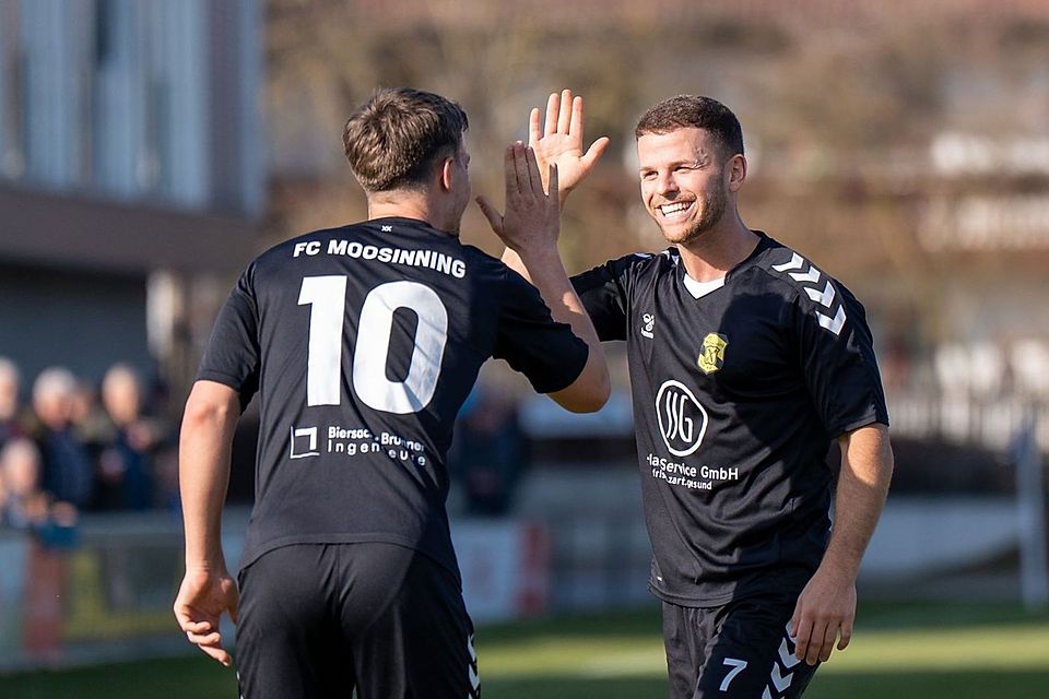 Muss in Deggendorf einen Rückstand aufholen: Der FC Moosinning.
