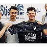 Von links: Teammanager Antonio Ratto, Giuseppe Imbrogiano und Fabrizo Leonardi sowie Sportvorstand Kevin Pabst | Foto: FC Wittlingen