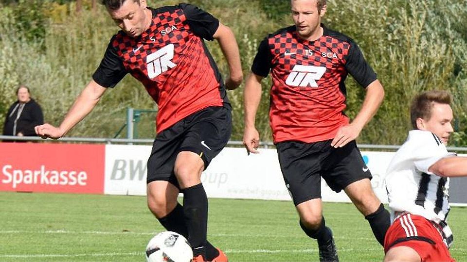 Was (von links) die bisherigen Spielertrainer Fabian Herdin und Thomas Lauter künftig machen, ist noch offen. Klar ist dagegen, dass sie als Spielertrainer beim SC Altenmünster aufhören.   F.: Walter Brugger