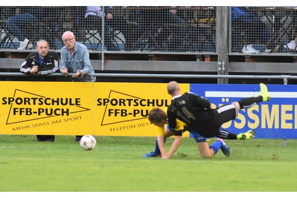 Interessierte Beobachter beim Sparkassencup-Abend am Dienstagabend in Aich waren Liga-Leiter Bernd Reiser (l.) und Tagblatt-Sportchef Peter Loder. Dieter Metzler