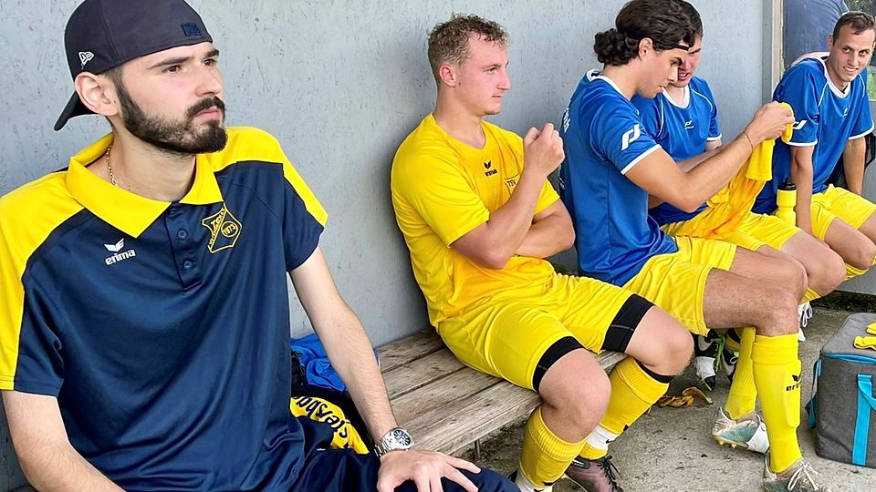 Bleart Murseli (links) ist beim TSV Ustersbach als Teammanager immer mittendrin.