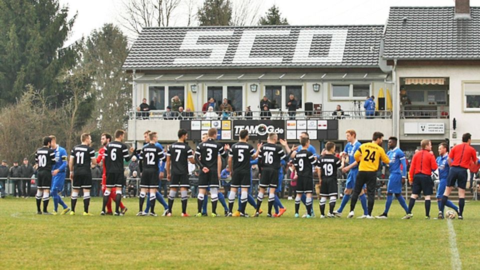 Die Trainingssituation des SC Offenburg - hier bei der Begegnung mit dem SV Oberachern am Samstag - ist verbesserungsbedürftig.   | Foto: Alexandra Buss