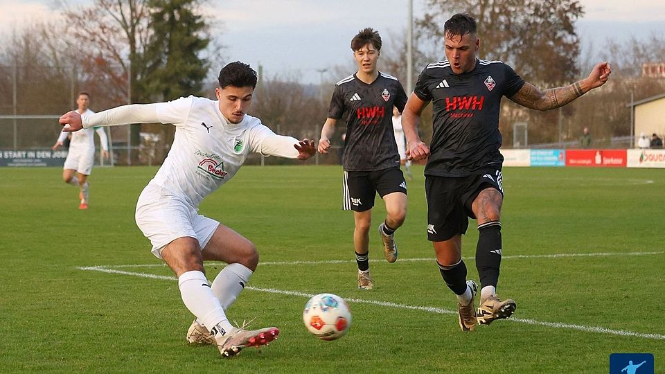 Die Eppinger (schwarz) wollen Spielberg unbedingt einen Dreier zum Jahresabschluss.