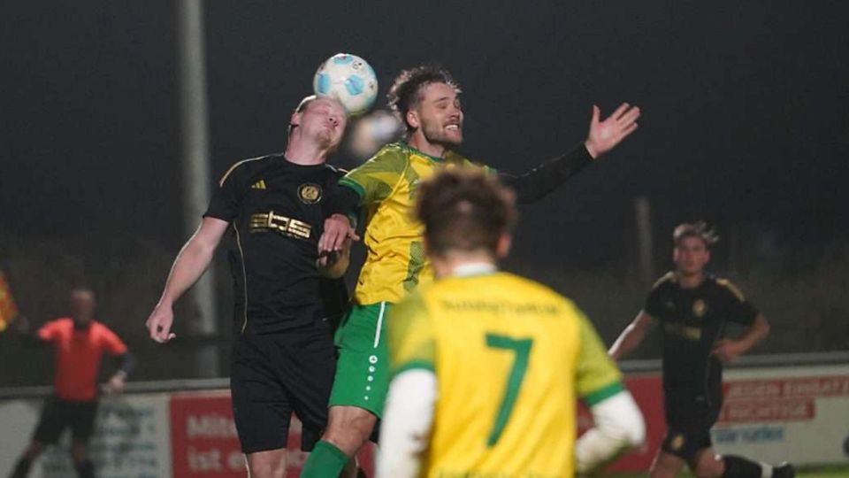 Phillipp Asenbeck (l.) will mit seiner Mannschaft in Neuötting wieder 3-fach punkten.