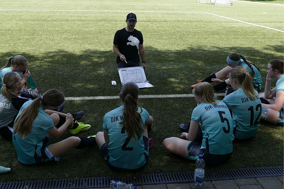 Antrieb im Ehrenamt: Abteilungsleiter Lukas Gollong will auf Basis der Juniorinnen mittelfristig auch bei den Damen wieder in den Regelspielbetrieb mit Auf- und Abstiegen zurückkehren. Als Trainer der weiblichen U15 sorgt er selbst für die Grundlage.