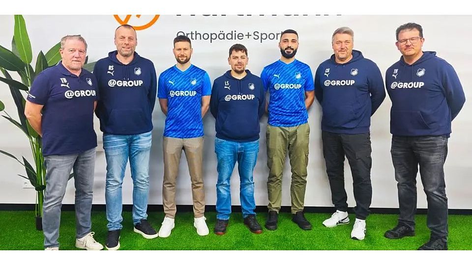 Fußball-Kreisoberligist SSV Frohnhausen stellt Neuzugänge vor (v.li.): Thorsten Bastian, Ralf Schaffner, Niklas Spies, Ludwig Sauer, Okan Kunt, Carsten Grundmann und Thimo Hees. Foto: SSV Frohnhausen © SSV Frohnhausen