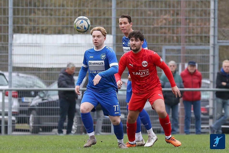 Lenny Hinderhauser (l.) ist einer der gesperrten Kirchardter am Sonntag.