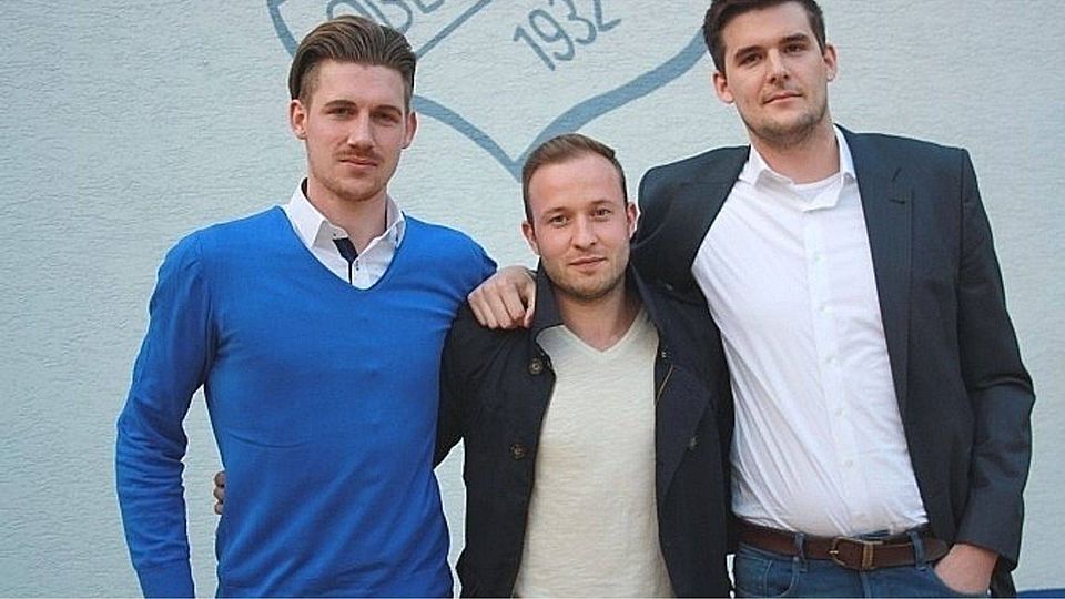 Wollen eine neue Fußball-Ära in Oberjesingen einläuten, das SVO-Trainertrio mit (von links) Andreas Gusenbauer, Daniel Wahnsiedler und Julian Weidinger Foto: Gauß