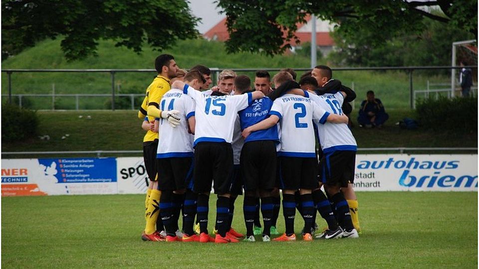 Gemeinsam zum Turniersieg: Die U19 des FSV Frankfurt Foto: TSV Plattenhardt