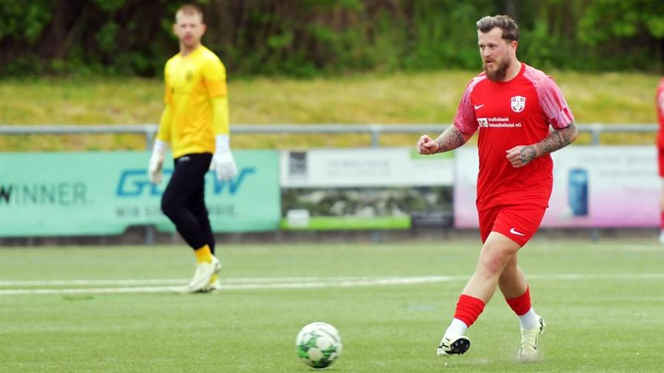 Andreas Adamek sorgte mit einem satten Schuss unter die Latte für die Vorentscheidung zugunsten des FC Fürth im Odenwälder Derby der Fußball-Gruppenliga gegen Wald-Michelbach.	Archivfoto: Dagmar Jährling
