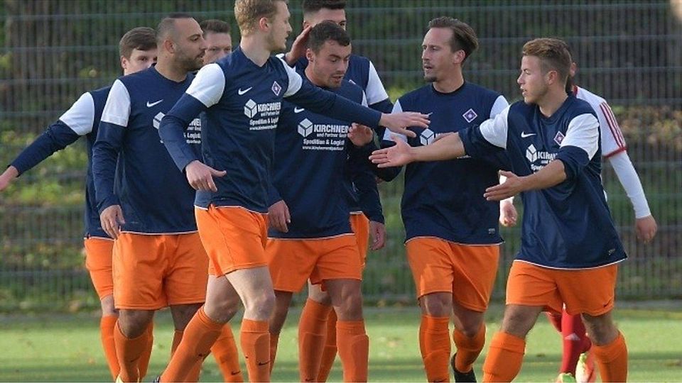 Der FC Bierstadt bejubelt den Viertelfinaleinzug. Archivfoto: Tom Klein