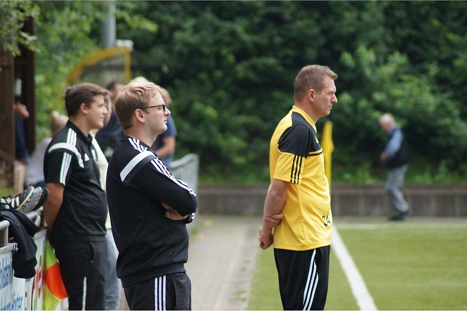 Das Schwaneyer Trainerteam um Matthias Eikel (r.) und Patrick Dirichs (M.) würde den Aufwärtstrend auch auswärts gerne fortsetzen. F: Bokun