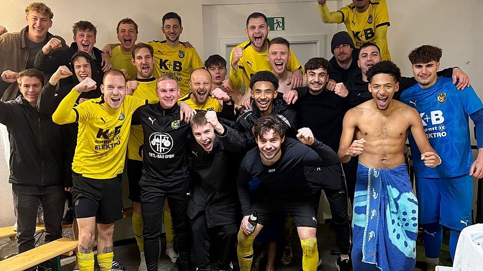 Das Jubelbild vom Schanzl: Der FC Amberg setzt im Bezirksliga-Titelrennen ein Statement.