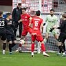 Der SV Erlbach (in rot) erlitt gegen den TuS Geretsried eine bittere Niederlage 