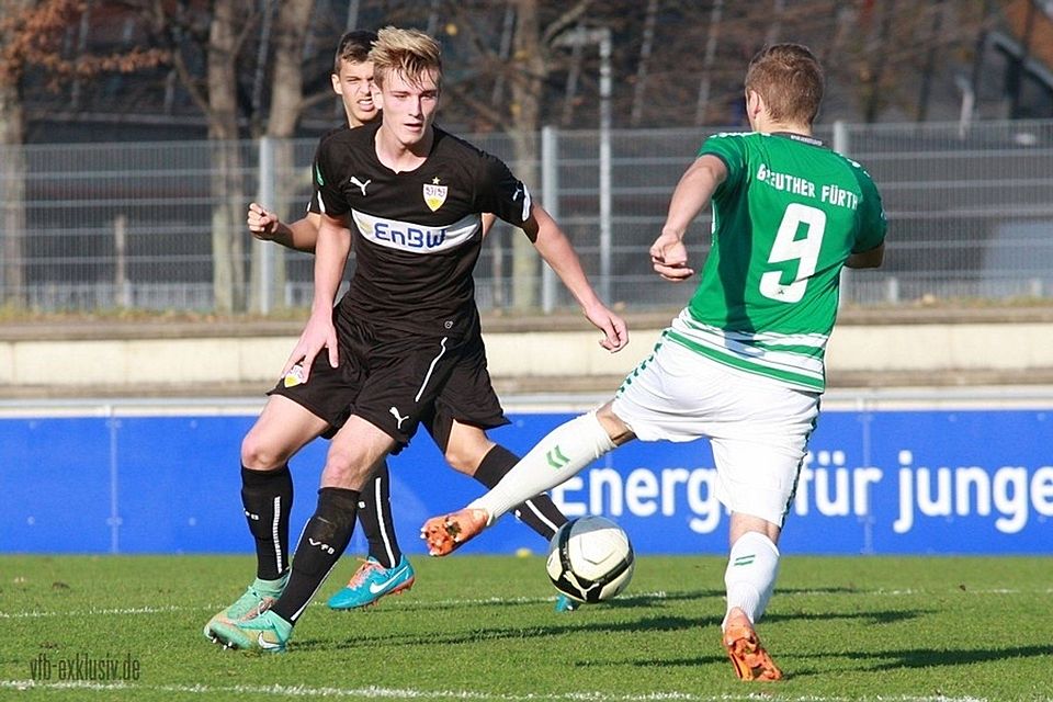 Alexander Groiß und die U17-Junioren des VfB Stuttgart feierten mit dem 2:1 in Freiburg den sechsten Sieg in Serie. F: Lommel