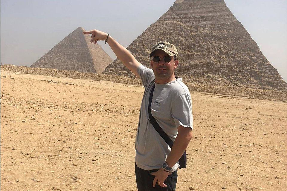 Nach Auflösung seines Vertrages nutzte Miguel Alvarez die letzten Tage in Ägypten, um die Pyramiden von Gizeh zu besuchen.