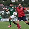 Ein intensives Duell haben sich in der Fußball-Kreisoberliga der SV Lützel-Wiebelsbach (links Kemal Kacmaz) und der 1. FC Rimhorn (Volkan Beser) geliefert. Am Ende setzen sich die Gäste knapp mit 2:1 durch