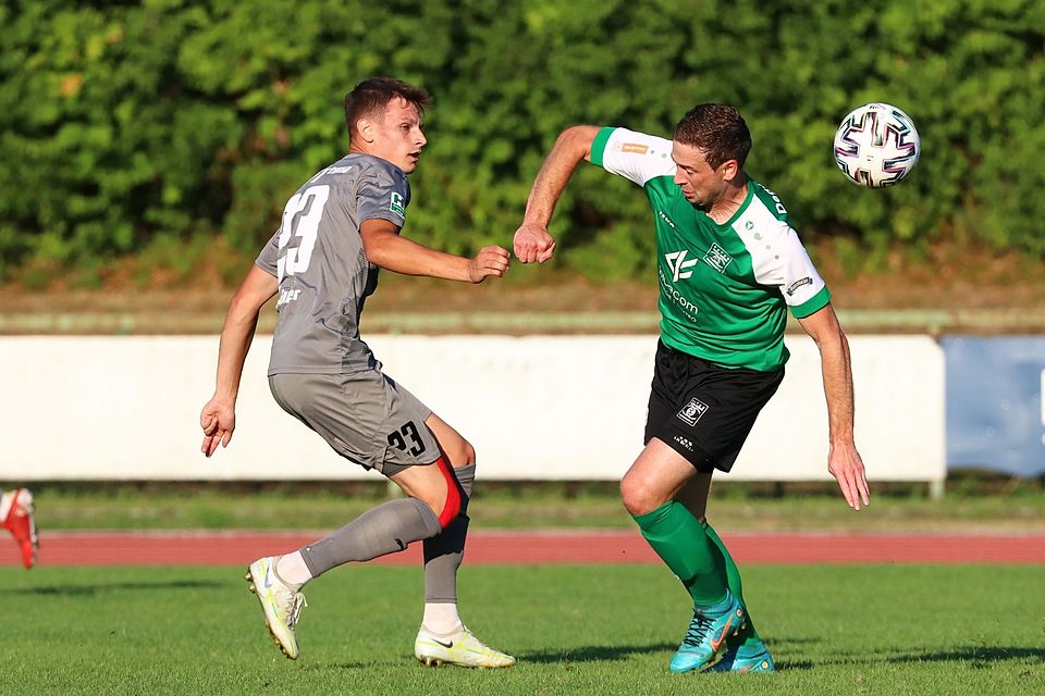 Auch mit lädiertem Knie ist Tobias Zöllner (links) für den SV Fortuna Gold wert.