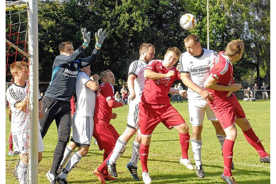 Auch im Landespokal gab der Hagenower SV (in Weiß) eine gute Figur ab, warf in der zweiten Runde den Verbandsligisten Rostocker FC durch einen 2:0-Sieg aus dem Wettbewerb.willmann