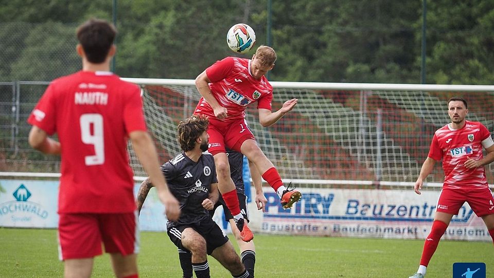 Die Lufthoheit ist bei den Wormaten um Luca Baderschneider (mitte) nicht immer gegeben.