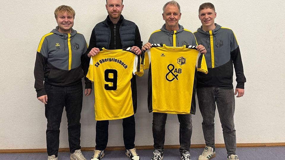 Zusammen mit dem bisherigen Coach Jürgen Zeche (Zweiter von rechts) wird ab dem Sommer Markus Gärtner (Zweiter von links) beim SV Obergriesbach die Richtung vorgeben.