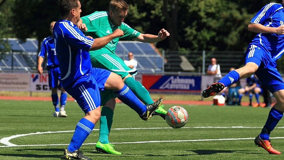 Der Tod von Tobias Krafft (grün) sorgt für betrübte Stimmung im Armsheimer Lager. F: Wolff