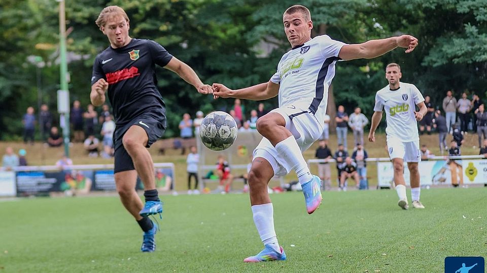 Staffel 3-Titelkandidat FC Marl (in Weiß) blieb auch im zweiten Spiel ohne Gegentor.