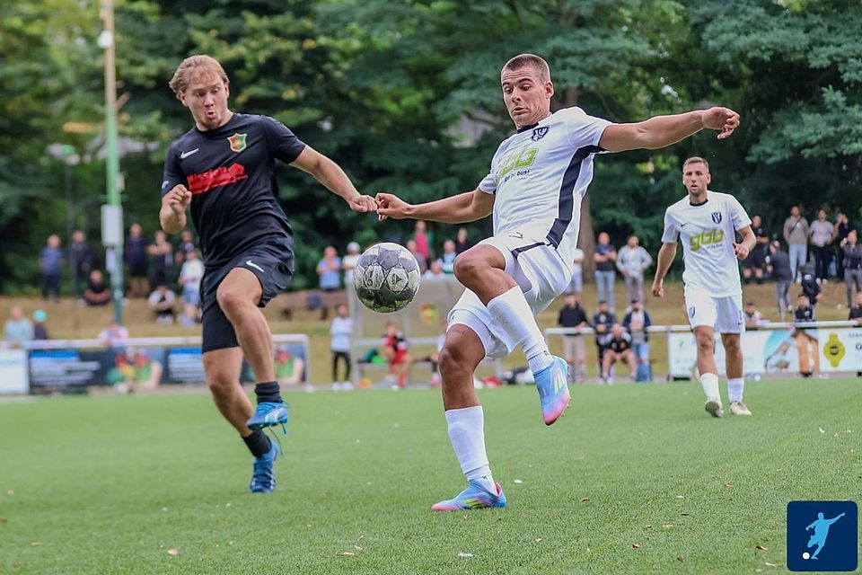 Staffel 3-Titelkandidat FC Marl (in Weiß) blieb auch im zweiten Spiel ohne Gegentor.