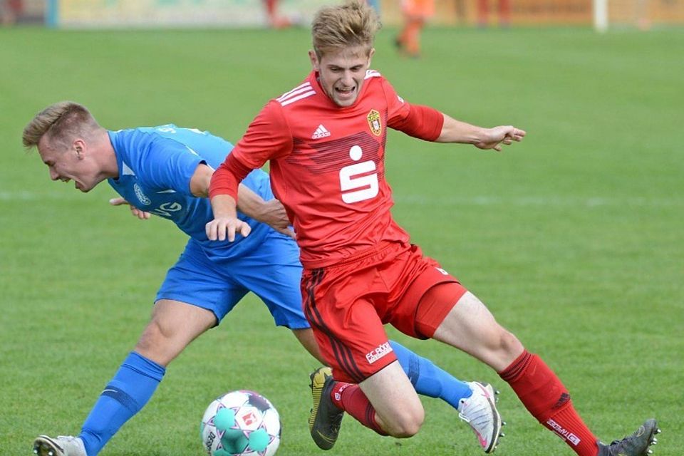 Abwehspieler Benjamin Bubke (rechts) verlor mit Lok gegen den SC Staaken 0:3.
