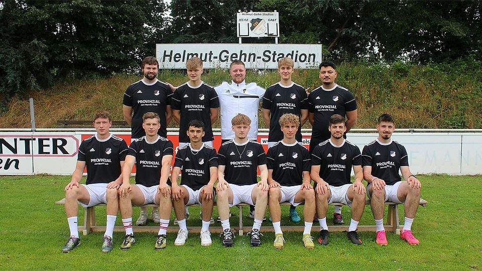 O.R.v.L.: Niklas Strandmann, Kjell Schneider, Trainer Sebastian Schweig, Lukas Hannemann, Mert Yorulmaz. U.R.v.L.: Jork Voigt, Lennart Voigt, Enes Kara, Ben Petersen, Mika Martens, Co-Trainer Yilmaz Ercek, Louis Ilmer