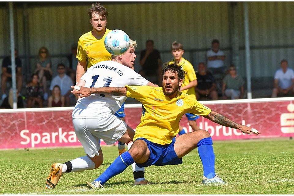 Der SC Fürstenfeldbruck (gelbe Trikots) im Spiel gegen den Gautinger SC (in Weiß).