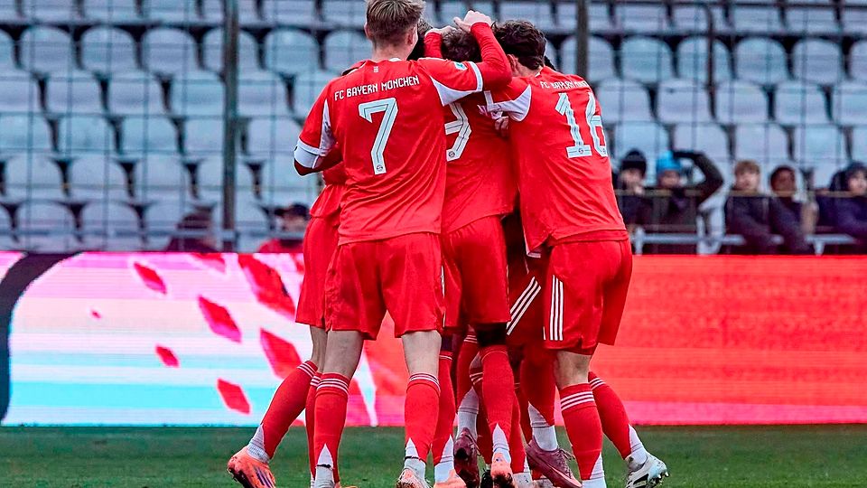 Mit 5:1 schlug die zweite Mannschaft des deutschen Rekordmeisters den SV Viktoria Aschaffenburg im Grünwalder.