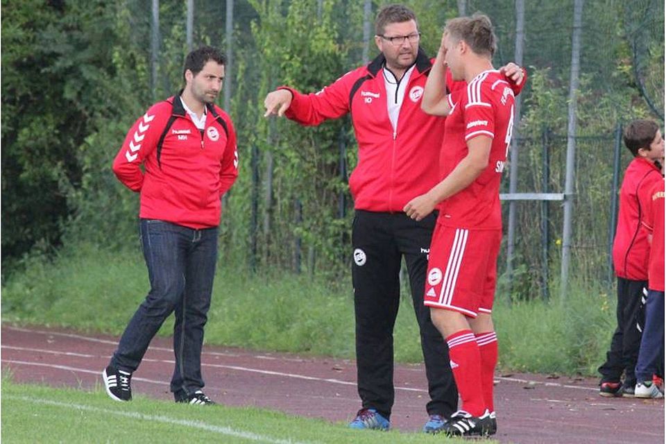 Robert Obermeier (Mitte) gibt seine Kommandos ab Sommer beim 1. FC Poppenberg. F: Enzesberger
