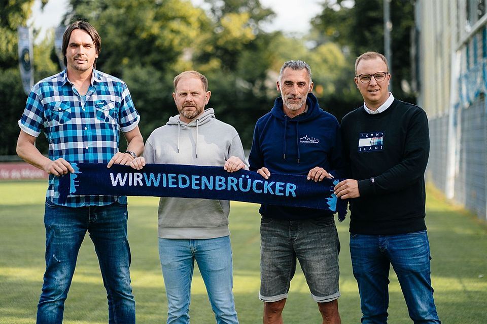 (v.l.:) Torwarttrainer Björn Korte, Co-Trainer Mariusz Rogowski, Trainer Thomas Stratos, Co-Trainer Tobias Brockschnieder 
